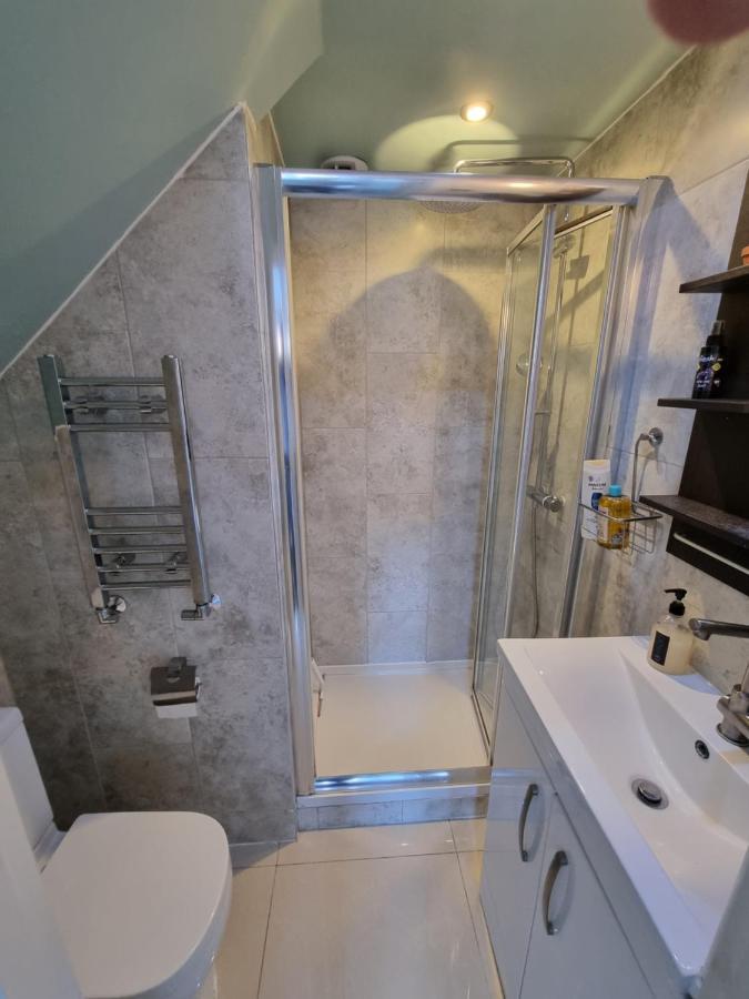 Single Room With En-Suite Shower Room In Zone 1 Лондон Экстерьер фото